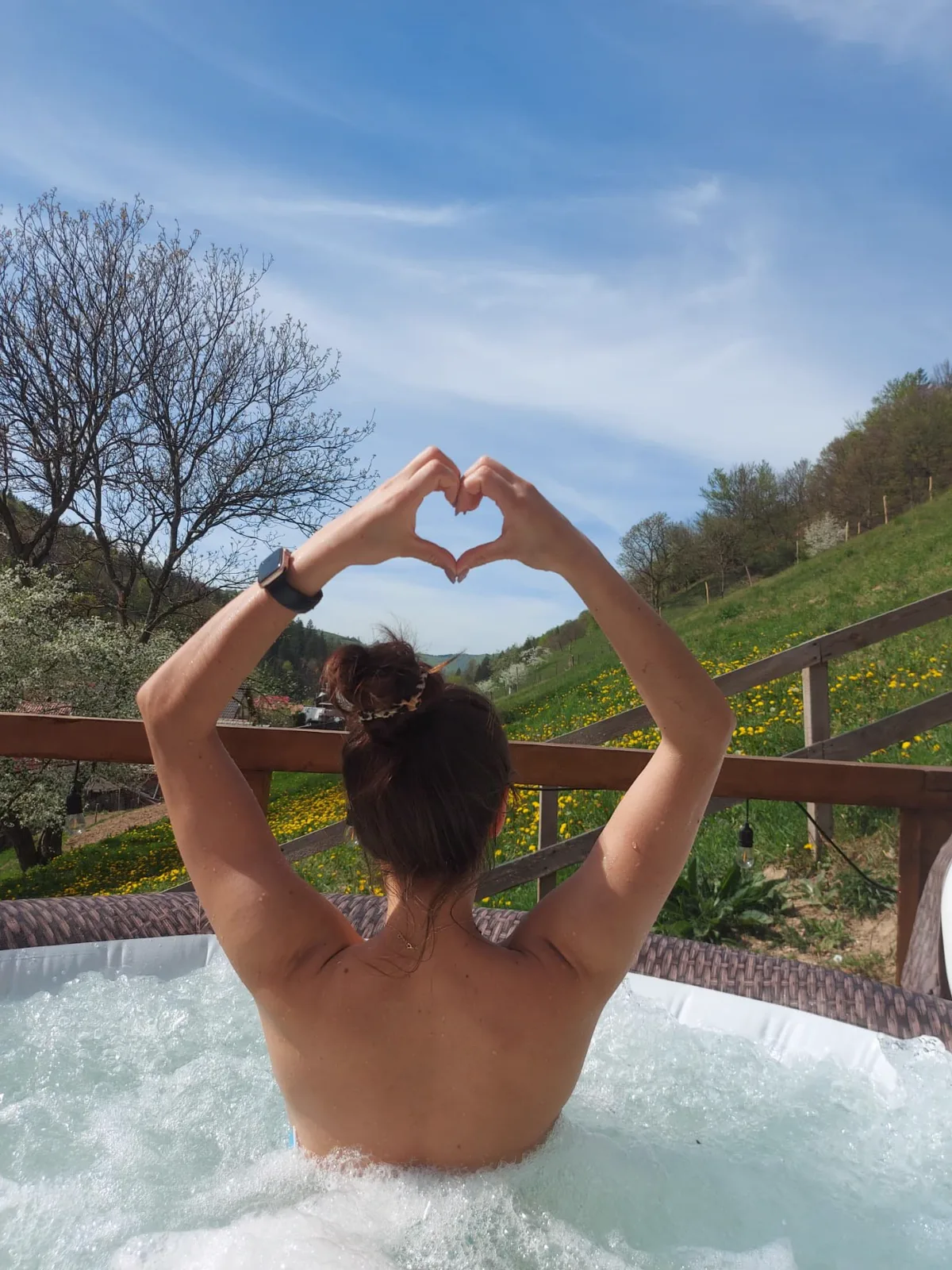 Relaxing moment in the hot tub with a view of nature